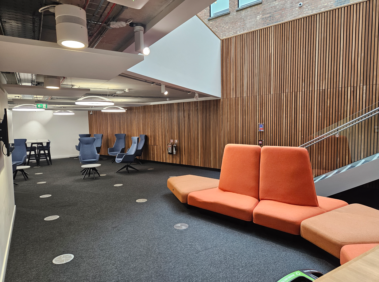 TLG11 foyer