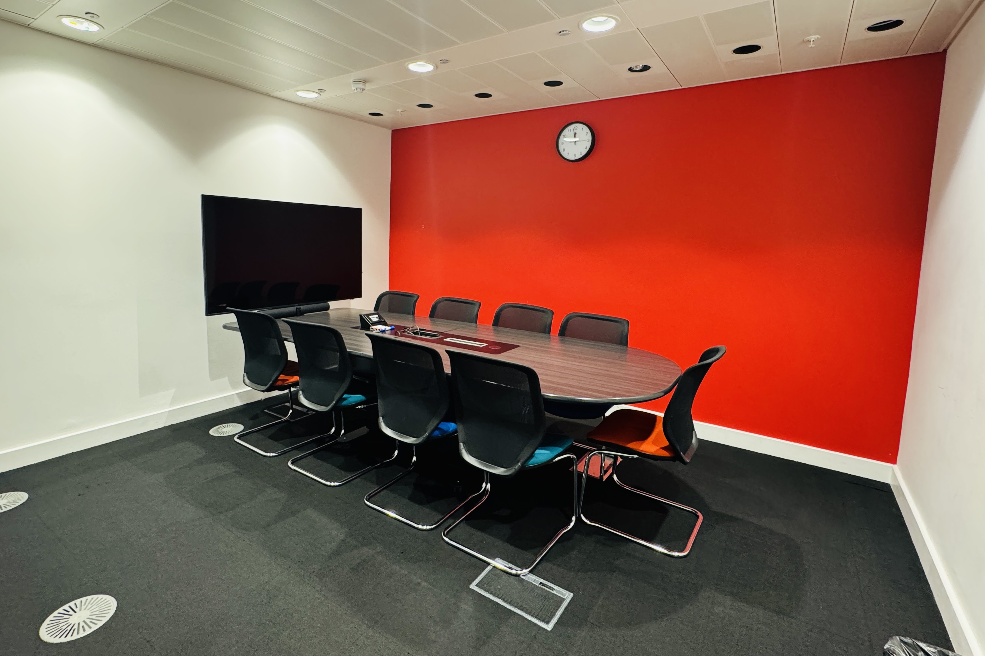Syndicate room G004